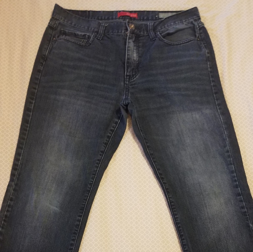 Guess Brand Crescent Men's 34 x 32 straight fit jeans.